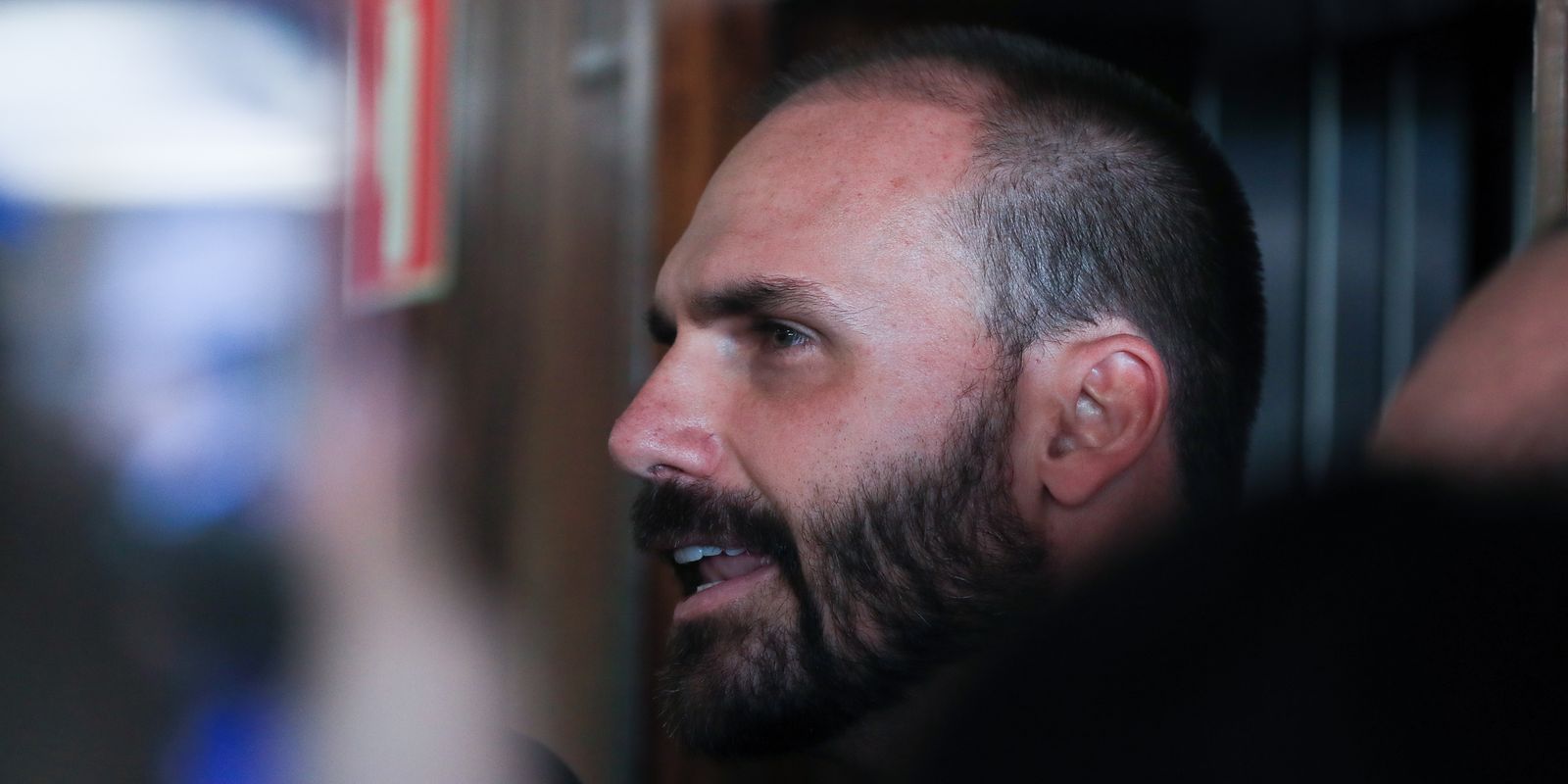moraes-determina-bloqueio-de-bens-e-contas-de-eduardo-bolsonaro